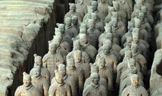 兵马俑景区俑比游客多