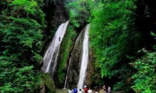 三峡旅游景点的瀑布